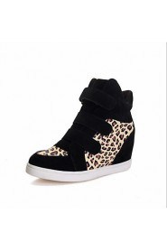 Women's Shoes Leatherette Wedge Heel Wedges / Closed Toe Fashion Sneakers Outdoor / Casual Black / Red