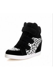 Women's Shoes Leatherette Wedge Heel Wedges / Closed Toe Fashion Sneakers Outdoor / Casual Black / Red