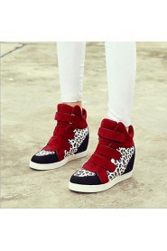 Women's Shoes Leatherette Wedge Heel Wedges / Closed Toe Fashion Sneakers Outdoor / Casual Black / Red