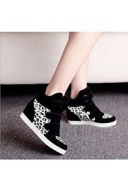 Women's Shoes Leatherette Wedge Heel Wedges / Closed Toe Fashion Sneakers Outdoor / Casual Black / Red