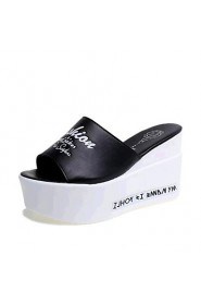 Women's Shoes Leatherette Wedge Heel Wedges Sandals / Slippers Outdoor / Casual Black / White