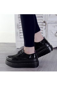 Women's Shoes Patent Leather Flat Heel Platform / Comfort Fashion Sneakers Outdoor / Dress / Casual Black / White