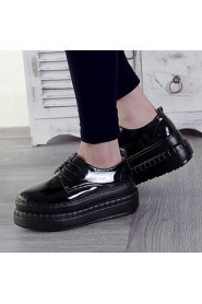 Women's Shoes Patent Leather Flat Heel Platform / Comfort Fashion Sneakers Outdoor / Dress / Casual Black / White