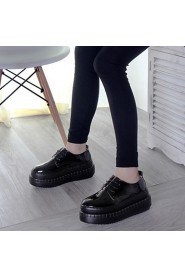 Women's Shoes Patent Leather Flat Heel Platform / Comfort Fashion Sneakers Outdoor / Dress / Casual Black / White