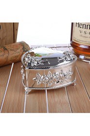 Gifts Bridesmaid Gift Personalized Embossed Floral Heart Shaped Zinc Alloy Jewelry Box