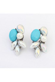 Women's Beautiful Leaf Type Pearl Stud Earrings