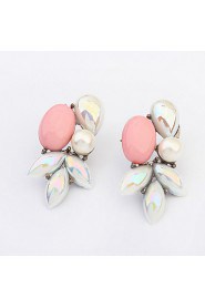 Women's Beautiful Leaf Type Pearl Stud Earrings