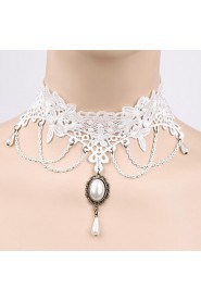 A White Lace Princess Palace Pearl Necklace Clavicular Necklace