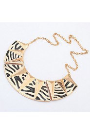 Punk Style Gold Geometry Big Triangle Stripe Dress Collar Necklace for Women Accessories