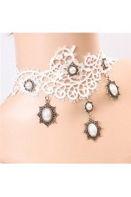 Wind Lace White Retro Diamond Bridal Necklace