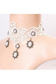 Wind Lace White Retro Diamond Bridal Necklace