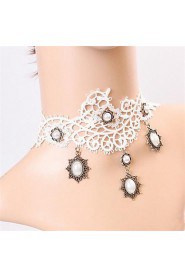 Wind Lace White Retro Diamond Bridal Necklace