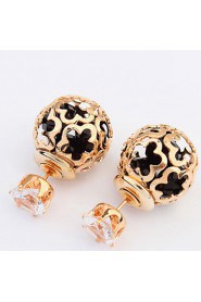 Women's Fine Fashion Hollow-out Flower Pattern Stud Earrings With Rhinestone