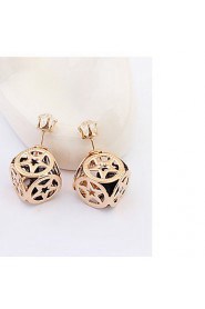 Women's Fine Fashion Hollow-out Pentagram Pattern Stud Earrings With Rhinestone