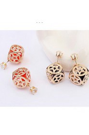 Women's Fine Fashion Hollow-out Pentagram Pattern Stud Earrings With Rhinestone