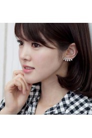 The Eyelashes Design Diamond Earrings