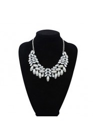 Still High Atmospheric Oval Crystal Pearl Necklace