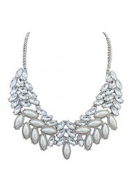 Still High Atmospheric Oval Crystal Pearl Necklace