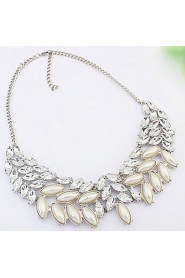 Still High Atmospheric Oval Crystal Pearl Necklace