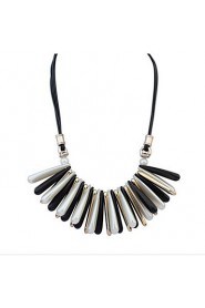 Simple Black And White Beach Style Necklace