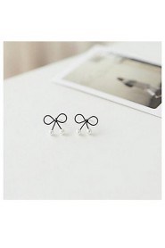 Women's Black Resin Stud Earrings With Imitation Pearl