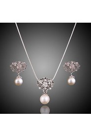 A beautifully filled pearl silver plated suit (necklace) (earrings)