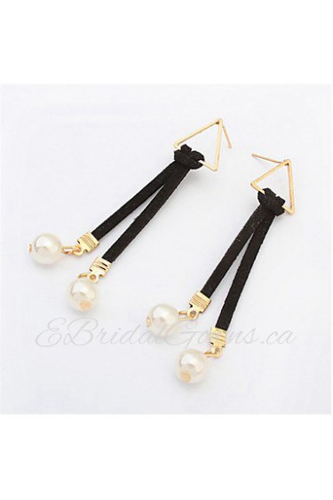 Simple And Stylish Atmosphere Triangle Earrings Pearl Pendant