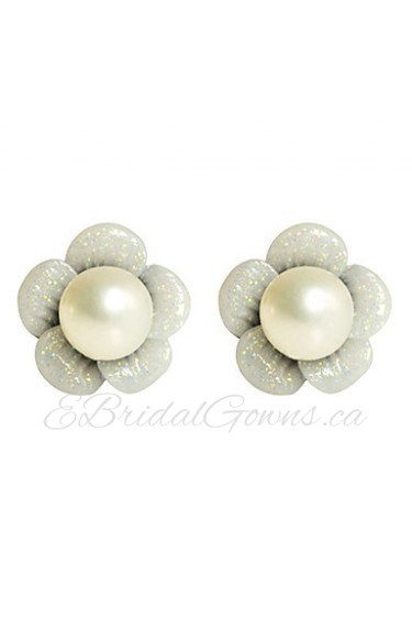 Flower Pattern Pearl Earrings