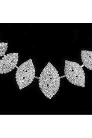 Women's Alloy Wedding/Party Jewelry Set 2 Pairs of Rhinestone Earrings 1 Crystal Necklace