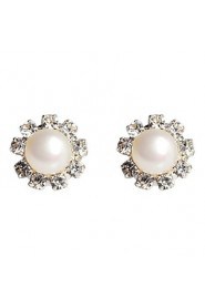 Flower Shaped Pearl Earring with Rhinestone