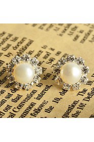 Flower Shaped Pearl Earring with Rhinestone