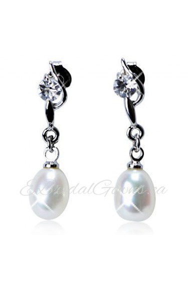 Elegant Sterling Silver Fresh Pearl Drop Earrings with Crystal