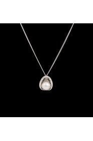 A beautifully filled pearl silver plated suit (necklace) (earrings)