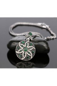 Women's Luxury Fashion Style Six Petal Flower Shaped Alloy Diamond Pendant Necklace