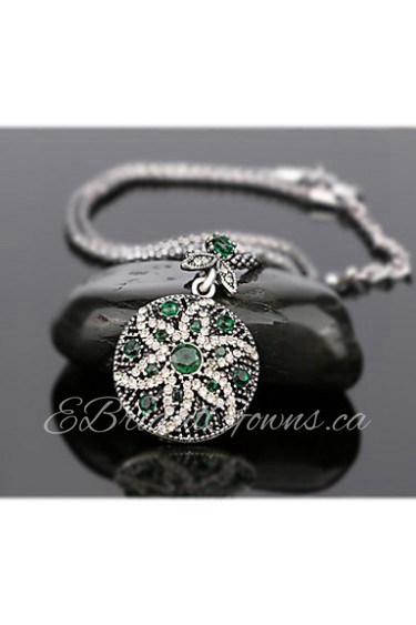 Women's Luxury Fashion Style Six Petal Flower Shaped Alloy Diamond Pendant Necklace