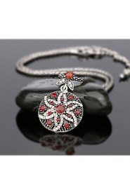 Women's Luxury Fashion Style Six Petal Flower Shaped Alloy Diamond Pendant Necklace