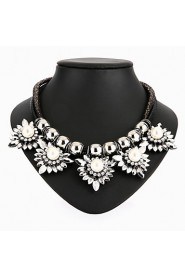 New Vintage Big Black Statement Whtie Pearl Crystal Flower Necklace for Women