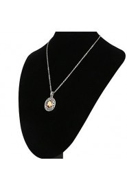 Women's Luxury Style Oval Multi-Slice Gem Alloy Diamond Pendant Necklace