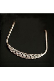 Women's Retro noble twist shape alloy diamond necklace clavicle