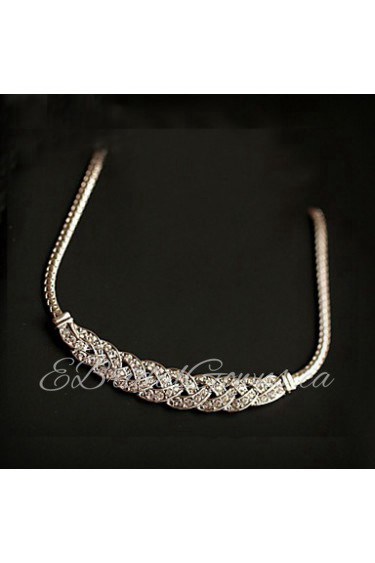 Women's Retro noble twist shape alloy diamond necklace clavicle