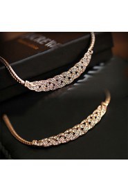 Women's Retro noble twist shape alloy diamond necklace clavicle