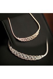 Women's Retro noble twist shape alloy diamond necklace clavicle