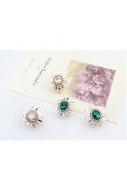 Women's / Couples' / Unisex Alloy / Acrylic Rhinestone Sun Flower Shaped Stud Earrings White Round Stone Jewelry