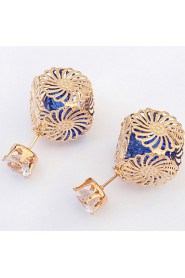 Women's Fine Fashion Hollow-out Flower Pattern Stud Earrings With Rhinestone