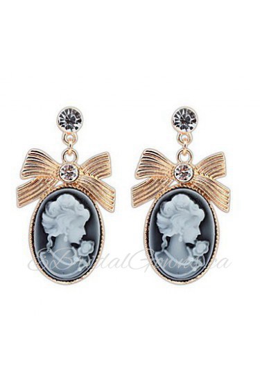 Top Fashion Lady Retro Palace Elegant Women Face Oval White Rhinestone Alloy Dangle Drop Earrings