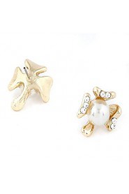 Delicate Flower Design Dominate Alloy with Pearl Stud Earrings