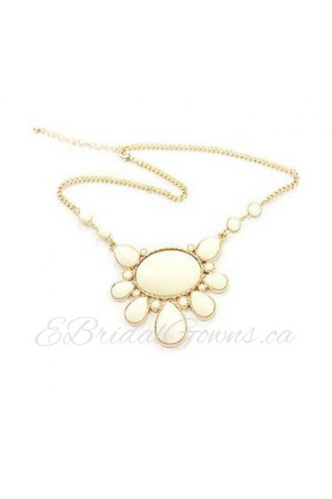 Elegant Flower Design Alloy with Resin Necklace