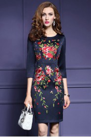 Knee-length 3/4 Length Sleeve Scoop Embroidery Mother of the Bride Dress