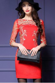 Knee-length 3/4 Length Sleeve Scoop Embroidery Mother of the Bride Dress