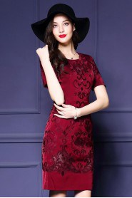 Knee-length Short Sleeve Scoop Openwork Embroidery Mother of the Bride Dress